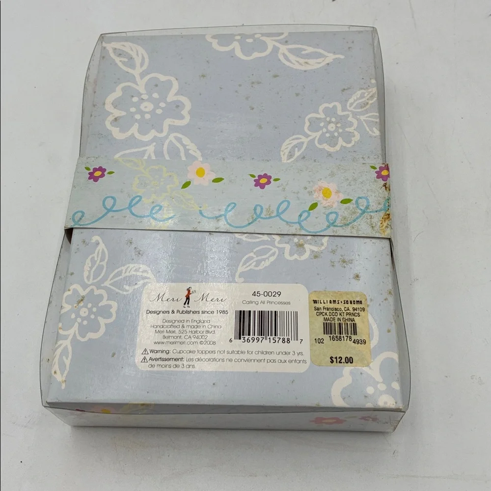 Williams Sonoma Calling All Princesses Cupcake Kit - Pink and Purple